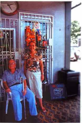 Loly y René Irizarry Aymat, dueños Lajas Service Station (2002)